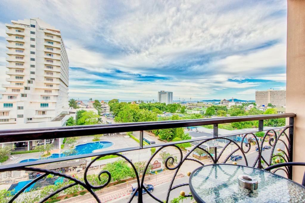 Atlantis Condo Resort Jomtien Esterno foto
